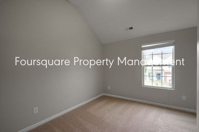 Building Photo - 4-Bed Single Family Home with Open Layout,...