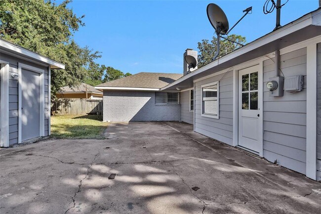 Building Photo - 9518 Kindletree Dr