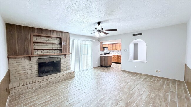 Building Photo - 15507 Mira Monte Dr