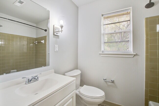 Building Photo - 1908 Swift Ave