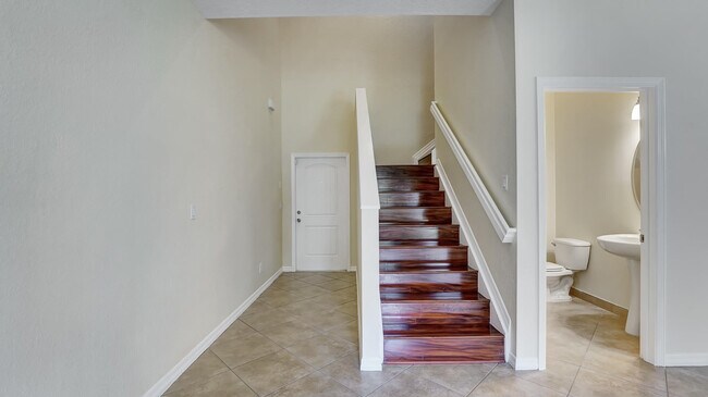 Building Photo - 6439 Azura Lake Rd