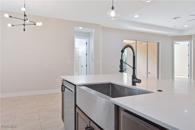 Building Photo - 2852 Royal Gardens Ave