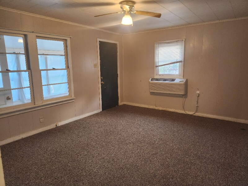 Building Photo - 108 E Main St