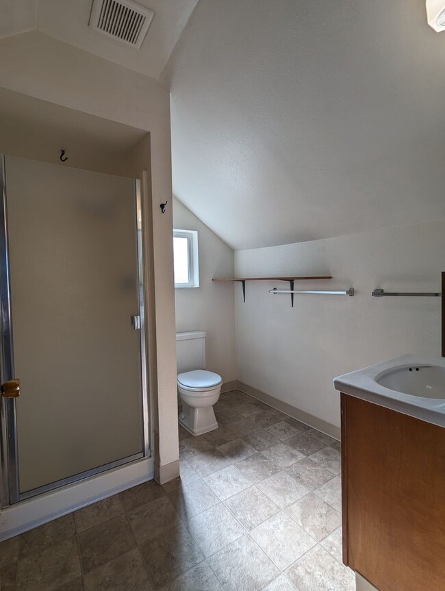 Building Photo - Great 1-Bedroom 1-Bath Apartment In Downto...