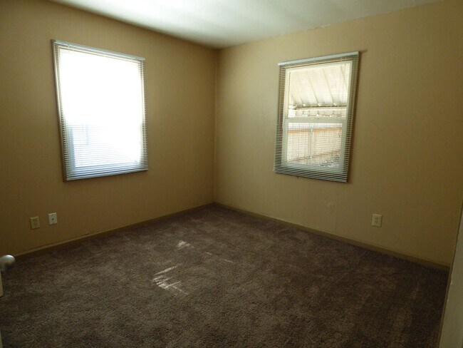 Building Photo - Rent Special: 1/2 Off May's Rent!! Home near Bush Park, Close to Downtown!