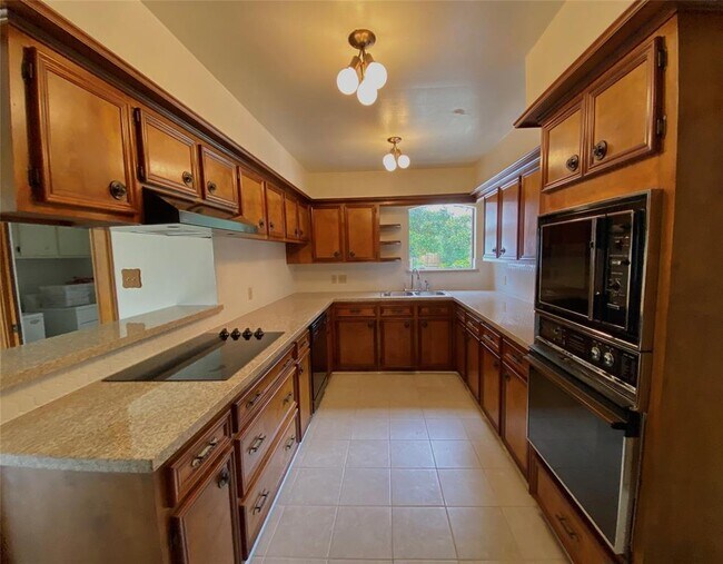 Building Photo - 12815 Ashford Chase Dr