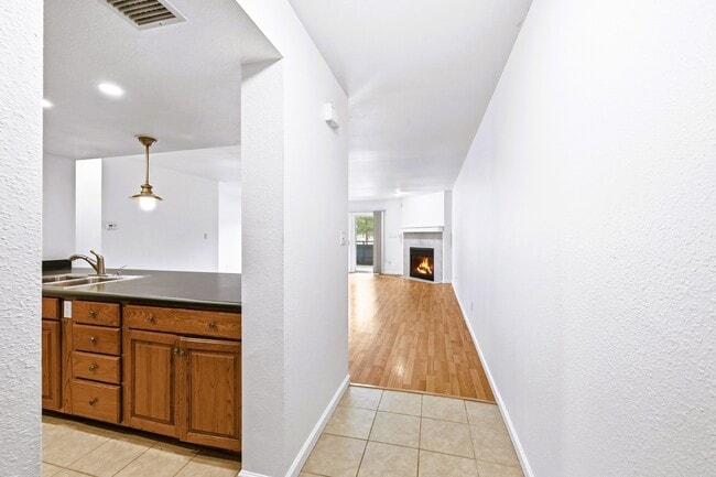 Building Photo - 23712 Pondview Pl