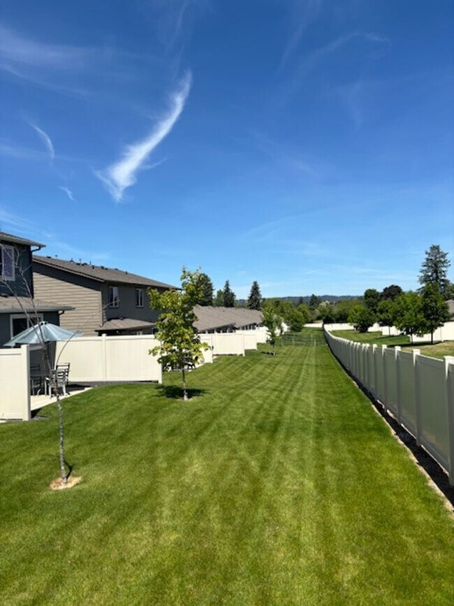 Building Photo - 1613