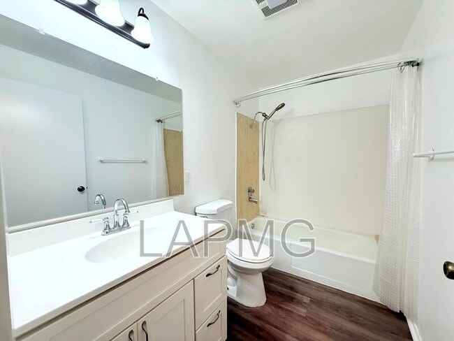 Building Photo - 808 Princeton St