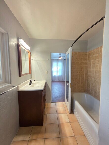 g - 4649 W Point Loma Blvd