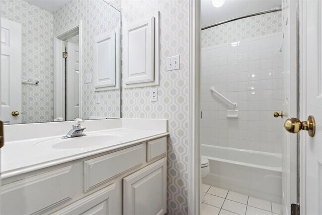 Building Photo - 10116 Scull Creek Dr