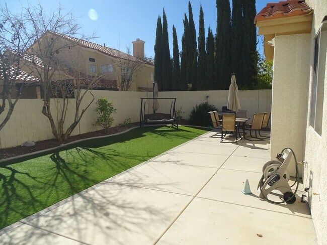 Building Photo - 5 BED Summerlin home w/ 1ST FLOOR BED AND 3/4 BATH