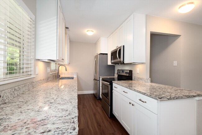 Building Photo - 5290 Highline Pl