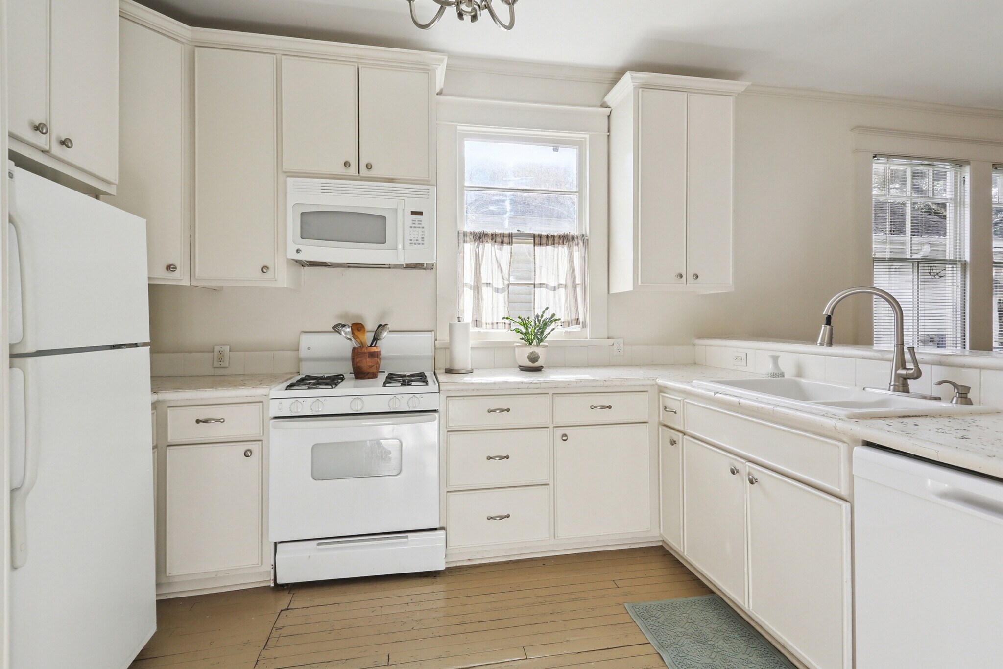 Building Photo - 2433 Palmer Ave