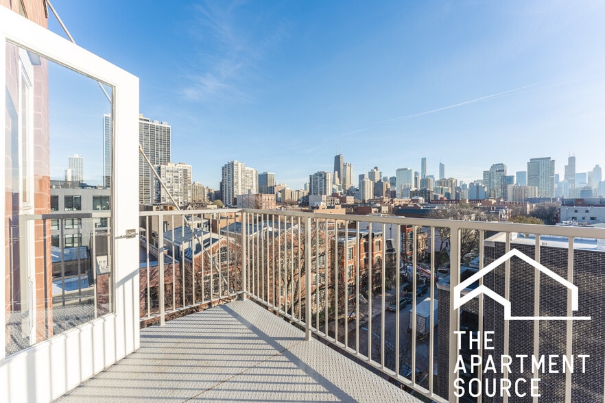 Building Photo - 301 W North Ave