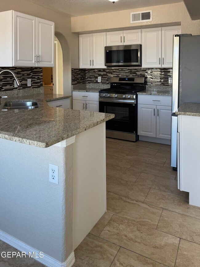 Building Photo - 1801 Garden Gate Way