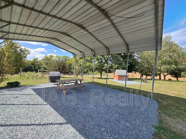 Building Photo - 3320 Griffin Cemetery Rd