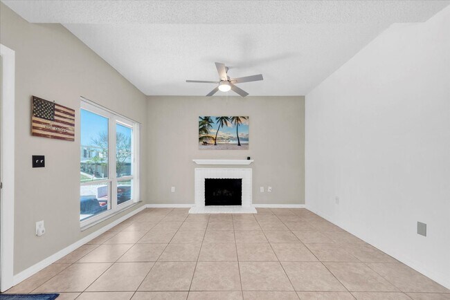 Building Photo - Gated Waterfront Community  1-Bedroom 1.5 ...