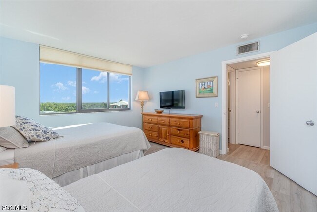 Building Photo - 2810 Estero Blvd