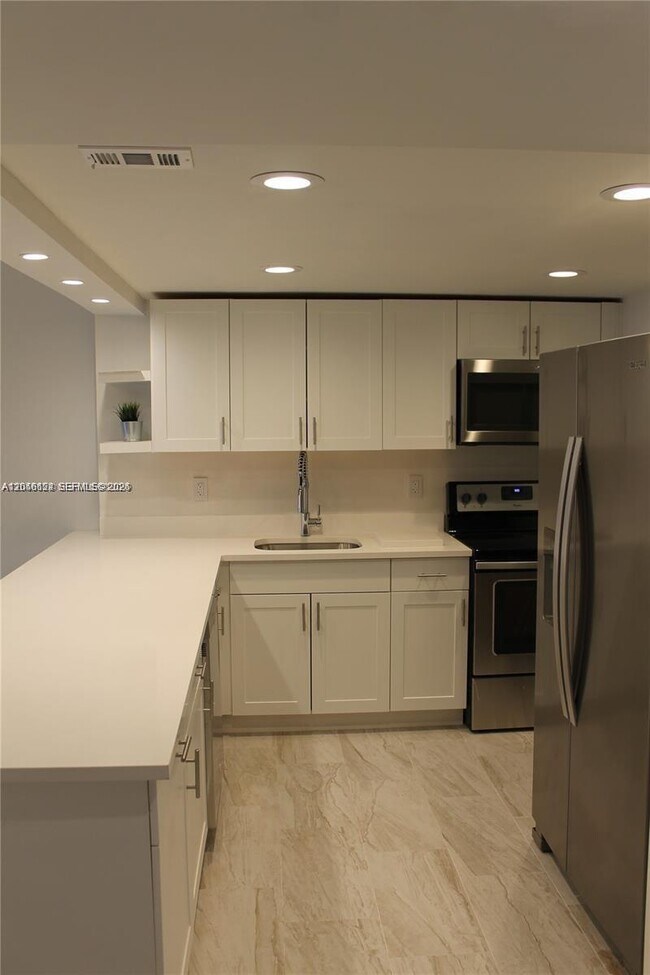Building Photo - 1801 S Ocean Dr