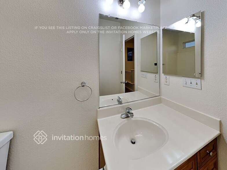 Building Photo - 18 Outer Banks Pl