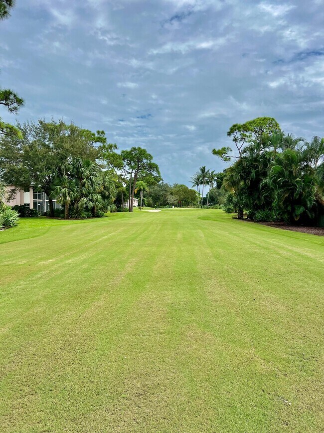 Building Photo - 18081 SE Country Club Dr