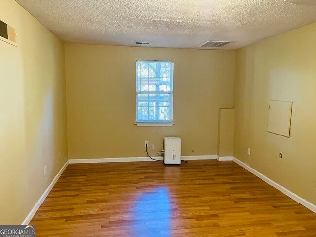 Building Photo - 129 Lost Lake Dr