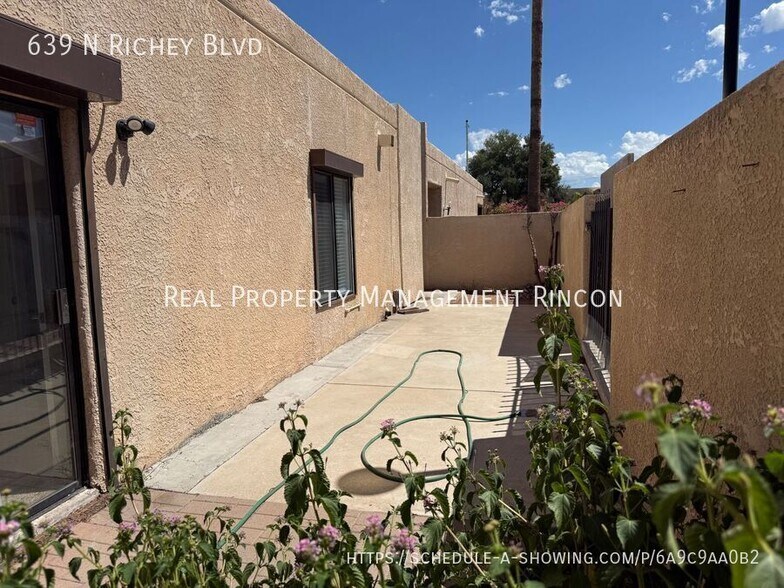 Building Photo - 639 N Richey Blvd