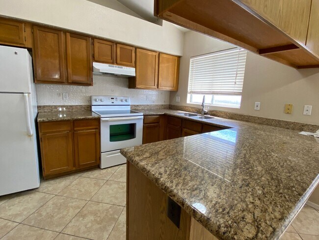 Building Photo - 3 Bedroom 2.5 Bathroom with a Pool in Gard...
