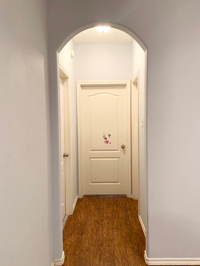 Building Photo - 1613 Makayla Ln