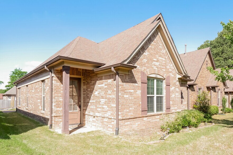 Building Photo - 6893 Raleigh Lagrange Rd