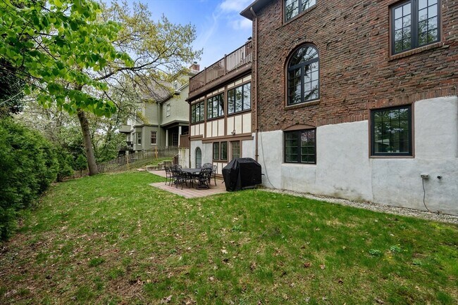 Building Photo - 17 Chestnut Hill Terrace