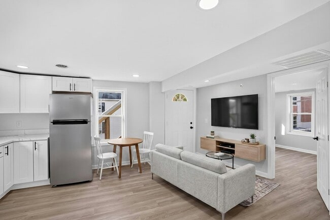 Building Photo - 428 S Governors Ave