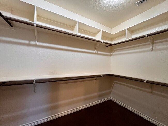 Building Photo - 3 bedroom home