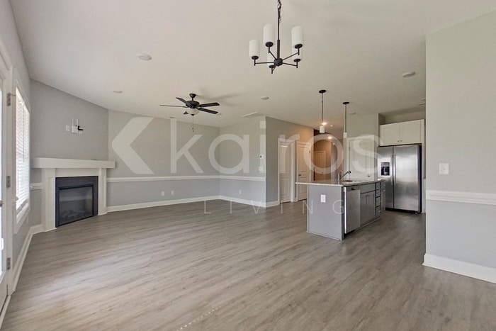 Building Photo - 3704 Oak Leaf Wy