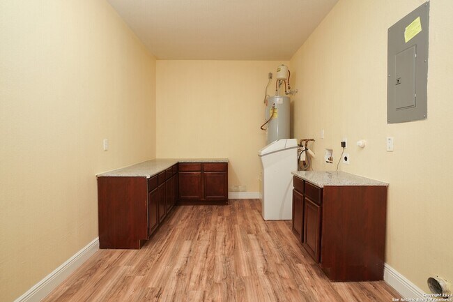Building Photo - 1354 Crown Brook