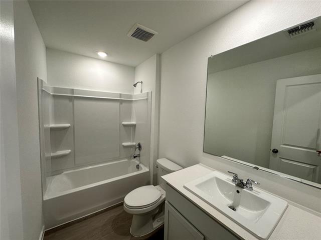 Building Photo - 1437 Erie Dr