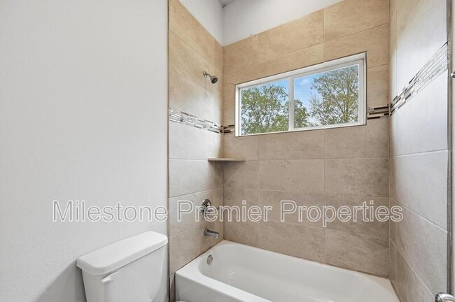 Building Photo - 1220 Jones St