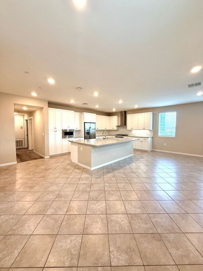 Building Photo - Newer 2 bedroom 2 bath luxury SMART HOME c...