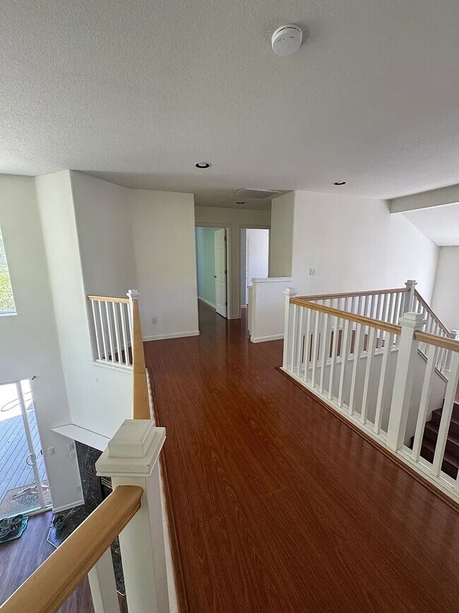 Building Photo - Hillsboro Living at Its Best 3bed/ 2.5 Bat...