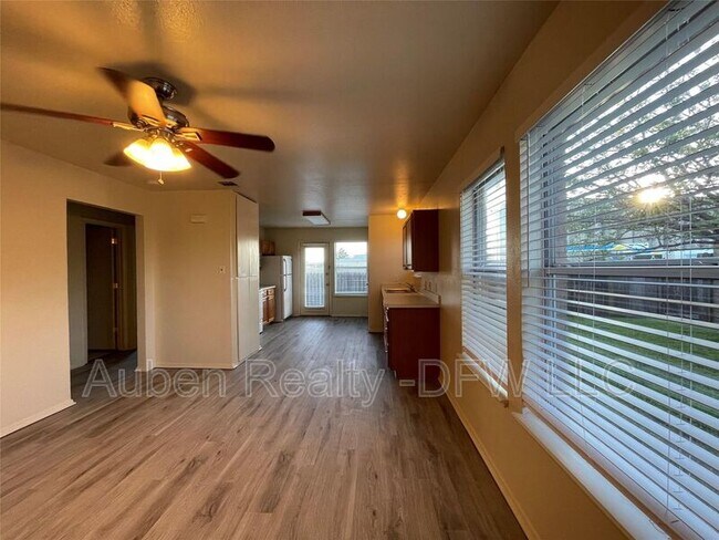 Building Photo - 121 Cambridge Dr