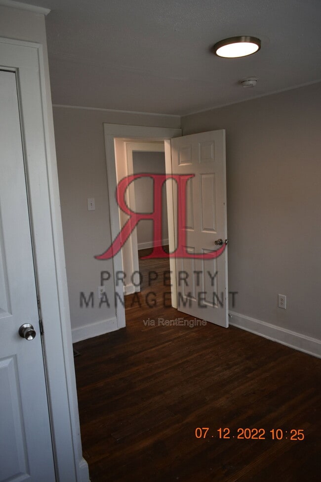 Building Photo - 765 E Deshler Ave