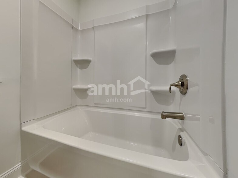 Building Photo - 950 Carnelian Ln