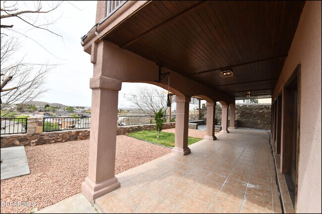 Building Photo - 7318 Corona Del Sol Dr