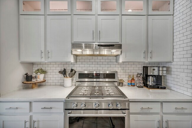 Building Photo - 505 Sunflower Dr