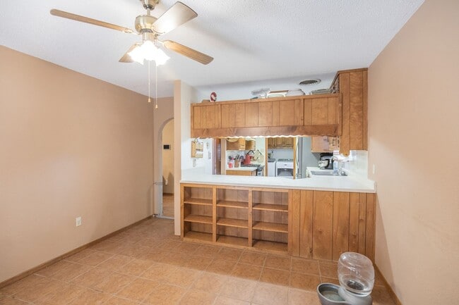 Building Photo - 3 Bedroom 2 Bathroom Home - Dogs Allowed & Large Backyard!