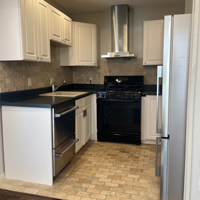 Building Photo - 2015 South Blvd