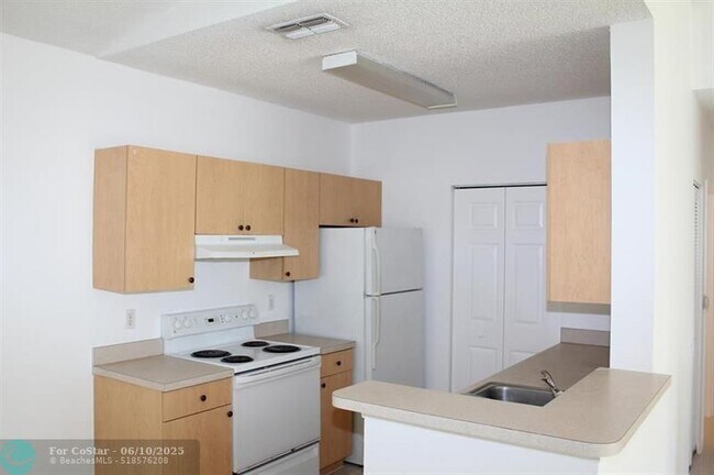Building Photo - 10348 Fox Trail Rd S
