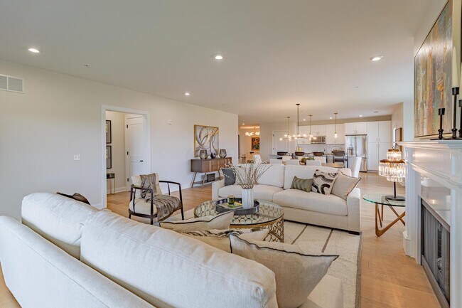 Building Photo - 5211 Highpointe Lakes Dr