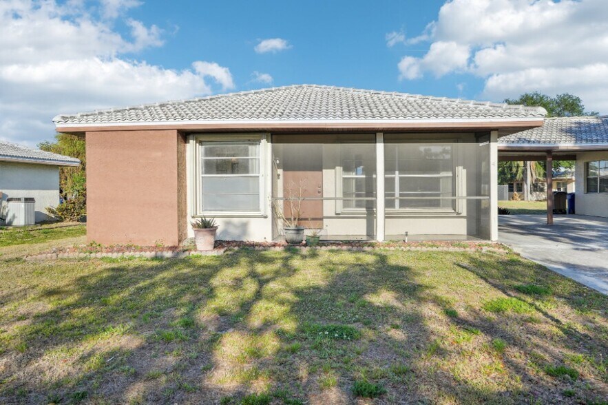 Building Photo - 4 Parkwood Villas Ct